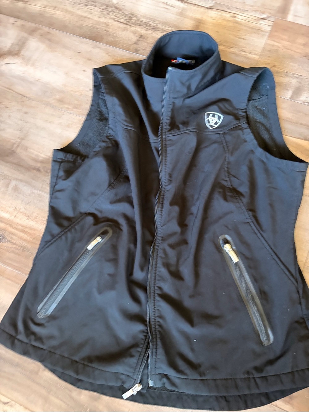 Ariat women’s soft shell vest. Size XL women’s. Perfect for fall/winter. - Picture 2 of 3